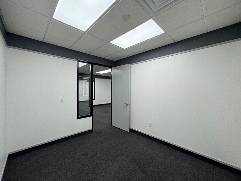 More Photos Of 2760 Lake Sahara Dr, Las Vegas Medical For Lease