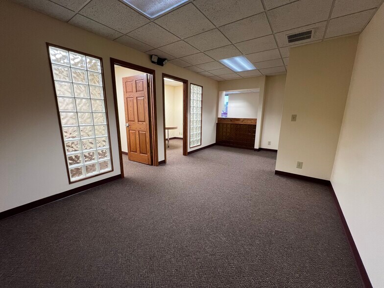 More Photos Of 7655 Five Mile Rd, Cincinnati Medical For Sale