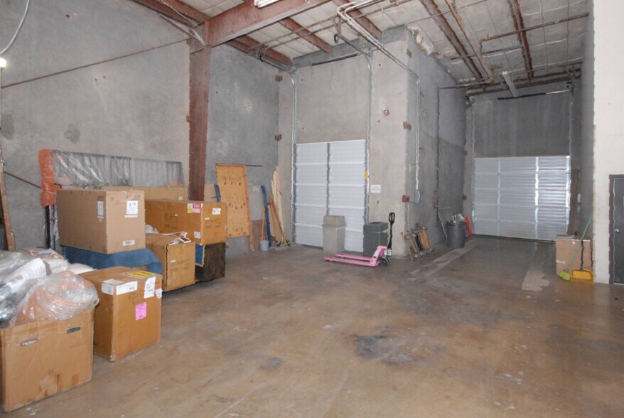 More Photos Of 1410 Vinylex Dr, Carrollton Manufacturing For Lease