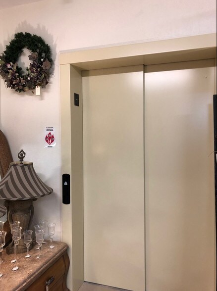 More Photos Of 225 SE 21st St, Grand Rapids Storefront Retail Office For Sale