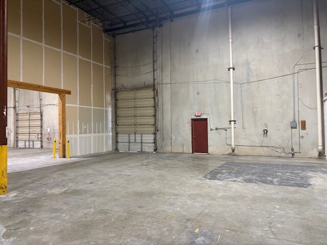 More Photos Of 2306 Howard Ln, Austin Distribution For Lease