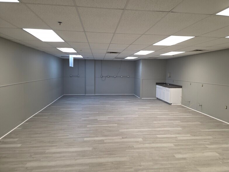 More Photos Of 199 Black Hawk Rd, Greenville Distribution For Lease