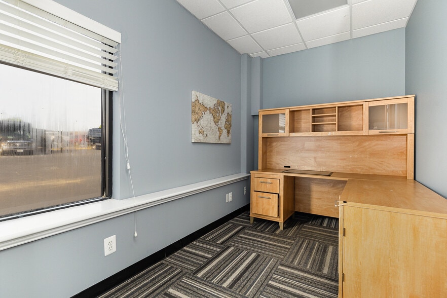 More Photos Of 100 Industrial Dr, Fredericksburg Showroom For Sale