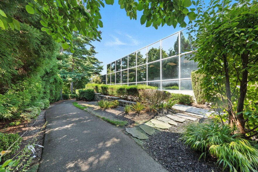 More Photos Of 700 Veterans Memorial Hwy, Hauppauge Unknown For Lease