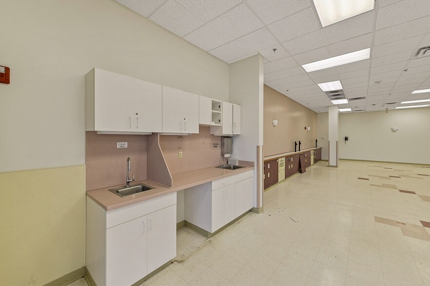 More Photos Of 4405 E Aloha Dr, Diamondhead Storefront Retail Office For Lease