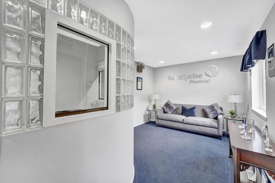 More Photos Of 3630 Hill Blvd, Yorktown Medical For Sale