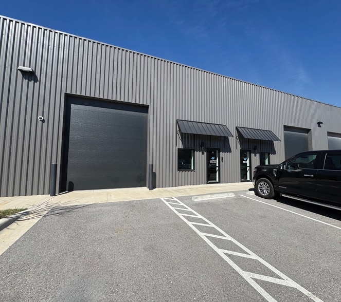 More Photos Of 122 Grant Pl, Lowell Flex For Lease