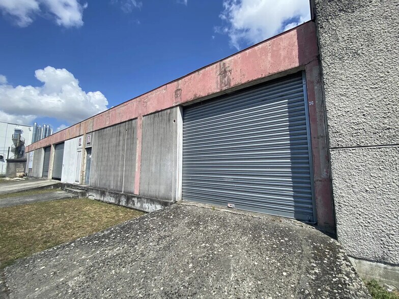 Primary Photo Of 10 Avenue Des Trois Cardinaux, Bordeaux Flex For Lease