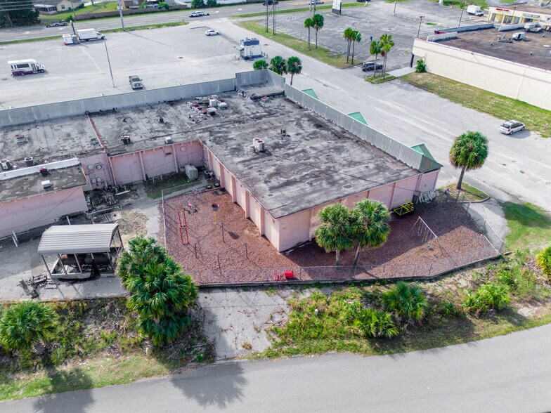More Photos Of 9415 SE Maricamp Rd, Ocala Storefront Retail Office For Sale