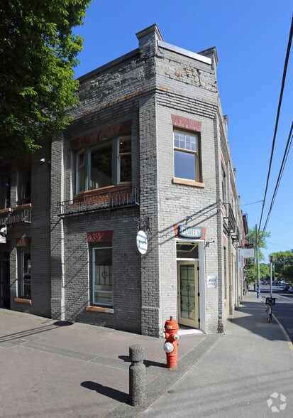 Primary Photo Of 2000-2004 Fernwood Rd, Victoria General Retail For Lease