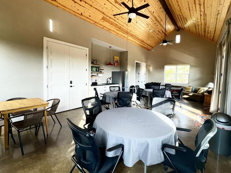 More Photos Of 7400 McGregor Ln, Dripping Springs Hotel For Sale