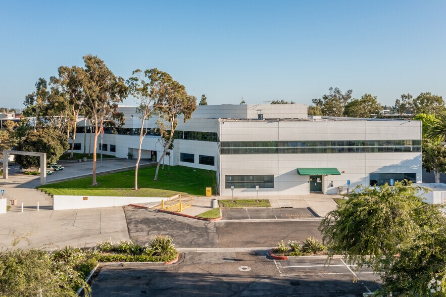 More Photos Of 3501 Sunflower Ave, Santa Ana Office For Lease