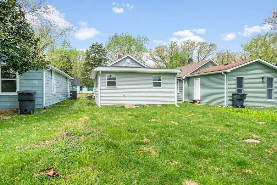 More Photos Of 2550 Broadway St, New Albany Apartments For Sale