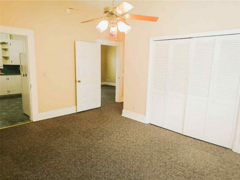 More Photos Of 1301 W Main St, Clarksville Office For Sale