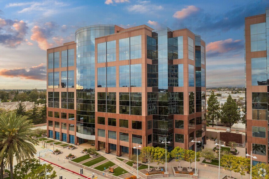 Primary Photo Of 2 MacArthur Pl, Santa Ana Office Residential For Lease