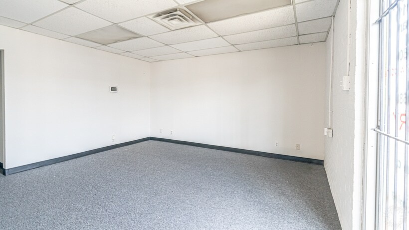 More Photos Of 3216-3220 S Jones St, Fort Worth Warehouse For Sale