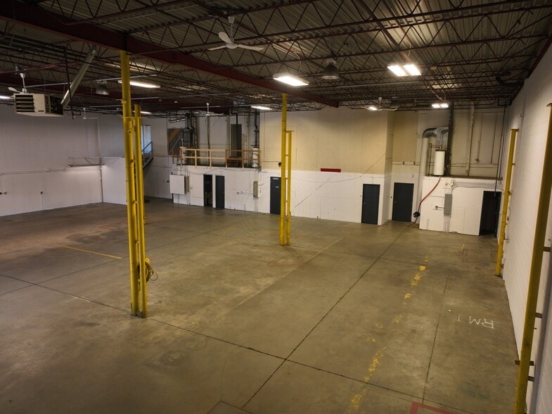 More Photos Of 9803-9817 47th Ave NW, Edmonton Warehouse For Lease