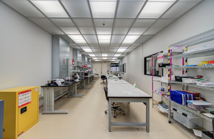 More Photos Of 9330 Kirby Dr, Houston Research And Development For Lease