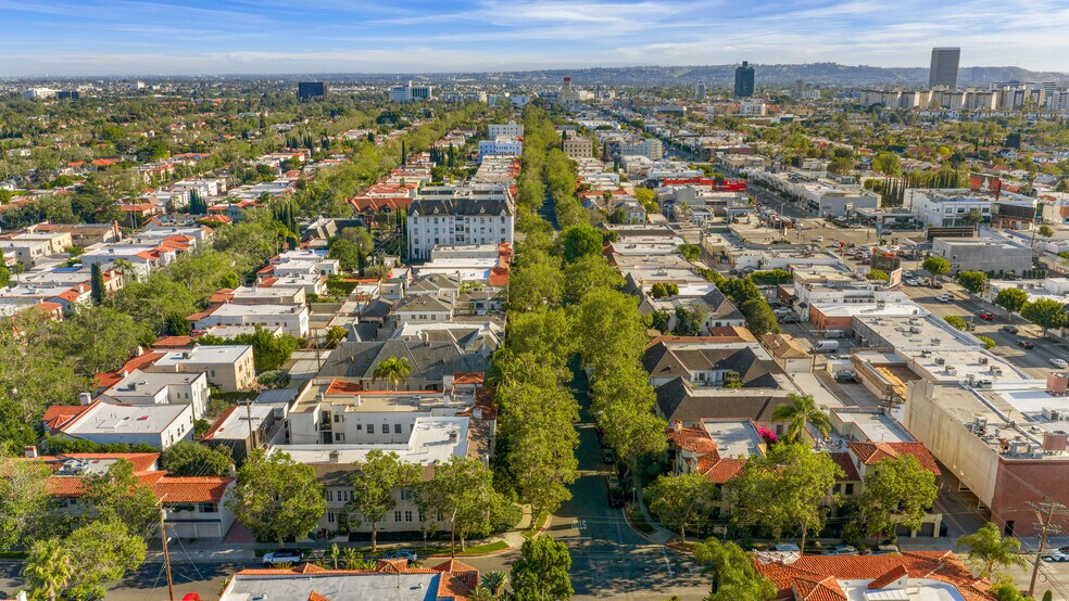 More Photos Of 320 N Sycamore Ave, Los Angeles Apartments For Sale