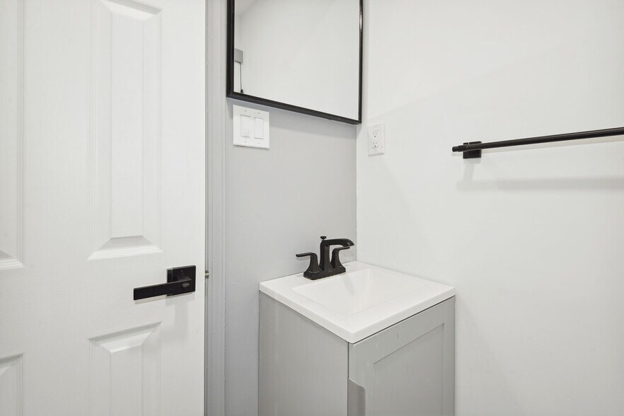 More Photos Of 731 Walker Rd, Great Falls Medical For Sale