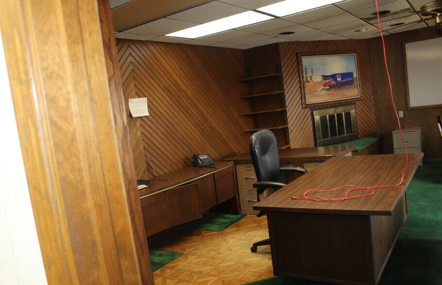 More Photos Of 4310 Oklahoma Ave, Woodward Distribution For Sale