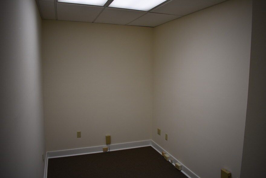 More Photos Of 611 N Courthouse Rd, Richmond Office For Lease