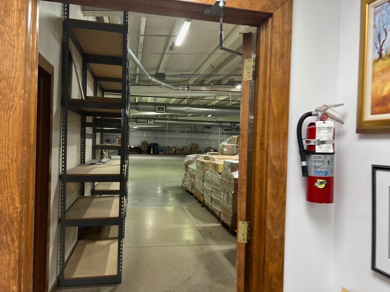 More Photos Of 374 Industrial Park Dr, Boone Showroom For Lease