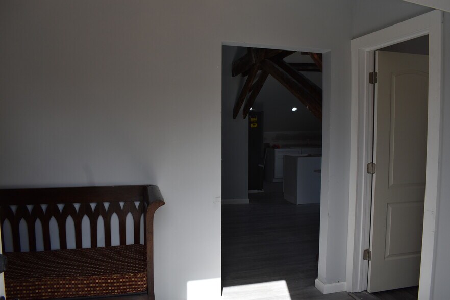 More Photos Of , Tannersville General Retail For Sale