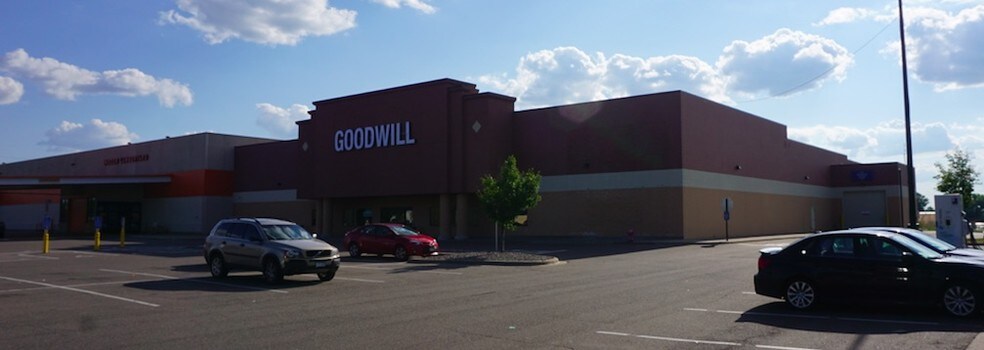 More Photos Of 5660 NE Main St, Fridley Freestanding For Lease