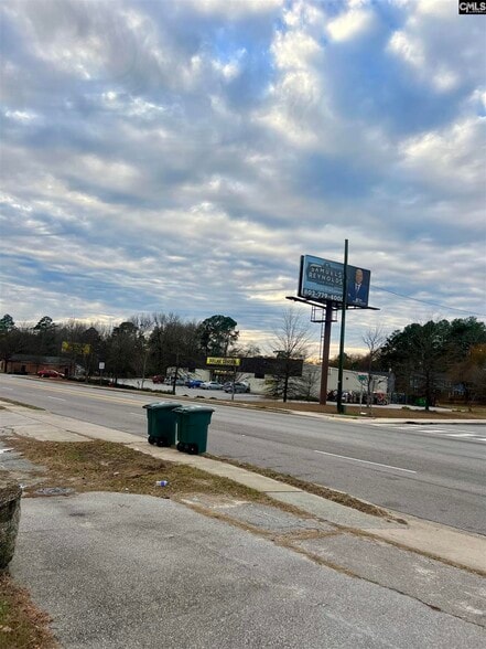 More Photos Of 5810 N Main St, Columbia Hotel For Sale