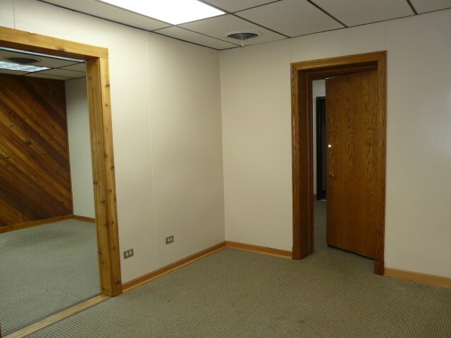 More Photos Of 102-106 Center St, Grayslake Loft Creative Space For Sale