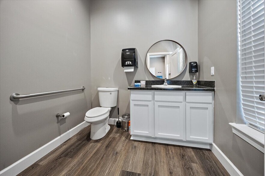 More Photos Of 9521 Shellie Rd, Jacksonville Medical For Lease