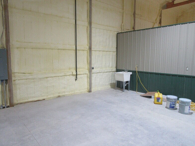 More Photos Of 365 Airlinks Dr, Garden City Industrial For Sale