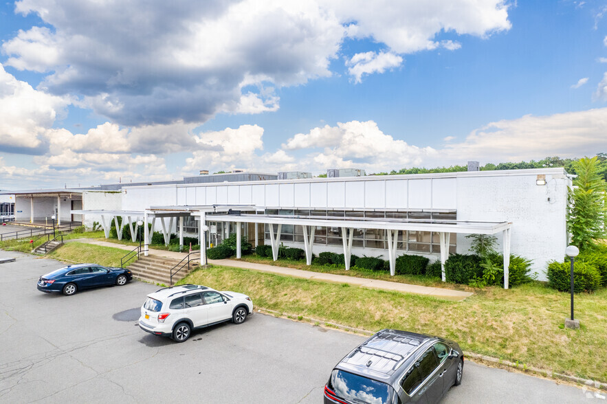 Primary Photo Of 1000 N South Rd, Scranton Warehouse For Lease