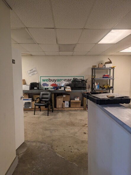 More Photos Of 30 Commerce Park Dr, Dayton Warehouse For Lease