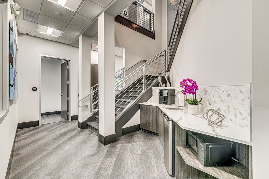 More Photos Of 12770 W New Market St, Carmel Office For Lease