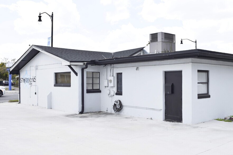 More Photos Of 2001 W Fairbanks Ave, Winter Park Storefront For Lease