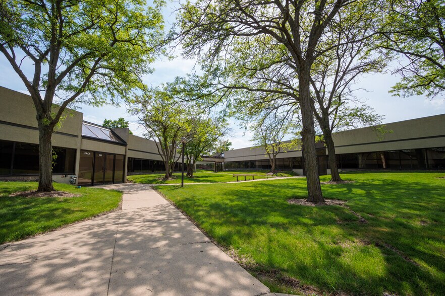 More Photos Of 2500 W Higgins Rd, Hoffman Estates Unknown For Lease