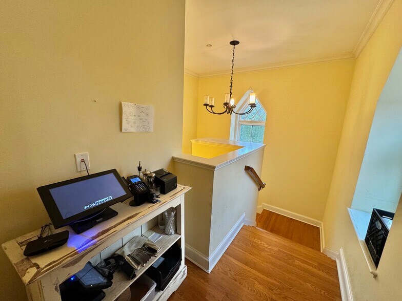More Photos Of 370 Manor Ln, Jamesport Restaurant For Sale