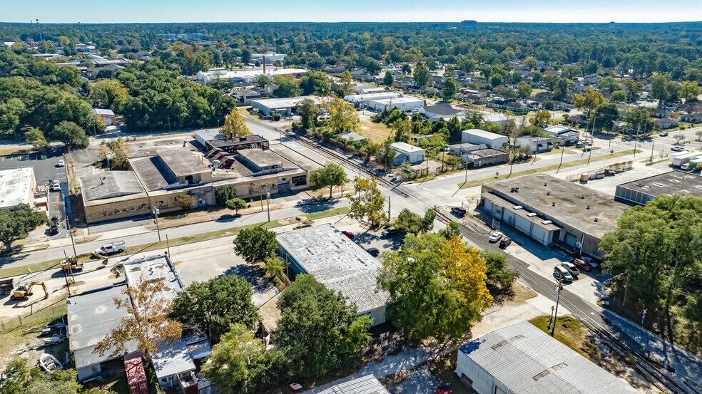 More Photos Of 1316 S 5th Ave, Wilmington Service For Sale