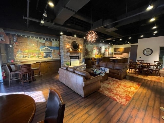 More Photos Of 211 Lake Dr, Newark Flex For Sale