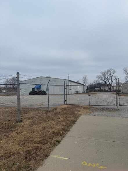 More Photos Of 5313 E Apache St, Tulsa Manufacturing For Lease