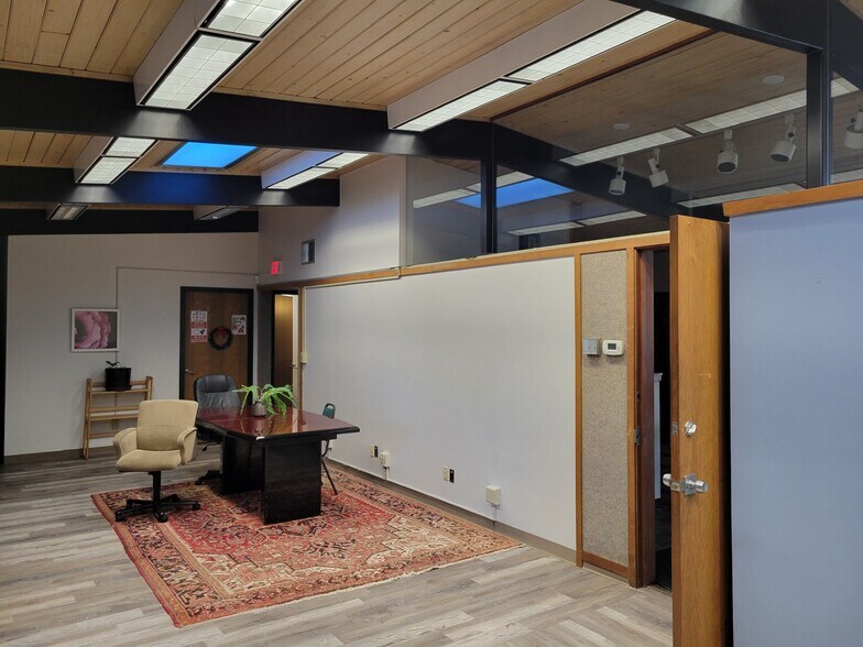 More Photos Of 6830 W Villard Ave, Milwaukee Office For Sale