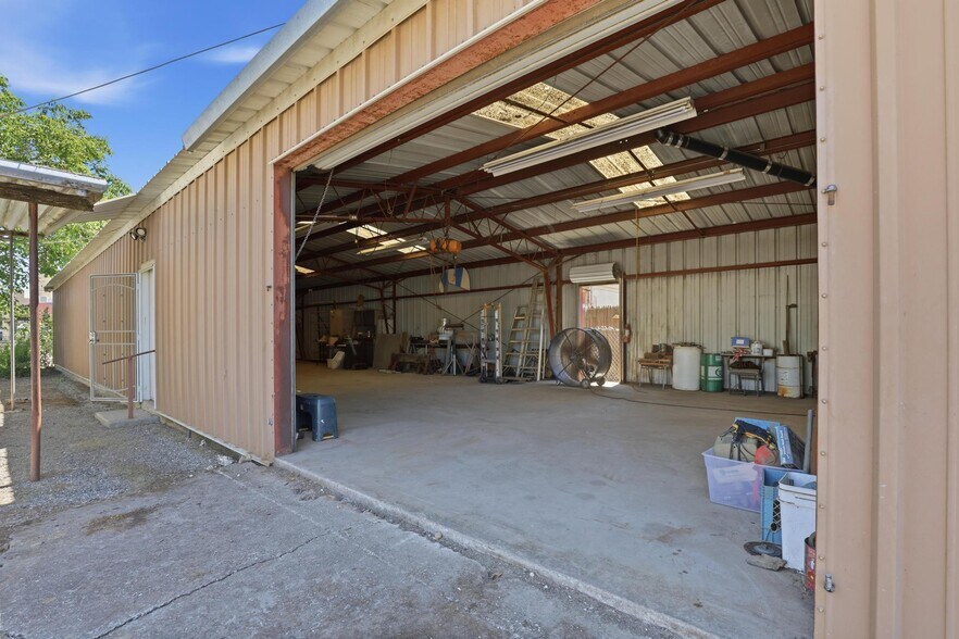 More Photos Of 9978 Broadway, Live Oak Warehouse For Sale