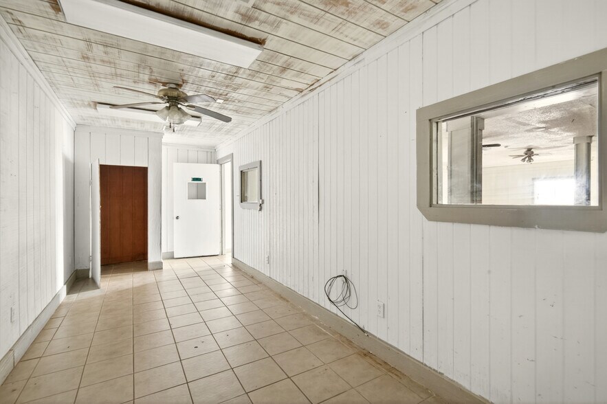 More Photos Of 815 E Moore Ave, Terrell Storefront Retail Office For Sale