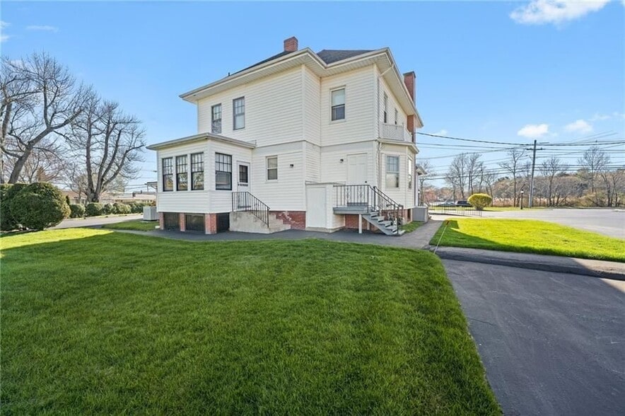 More Photos Of 982 Warwick Ave, Warwick Funeral Home For Sale