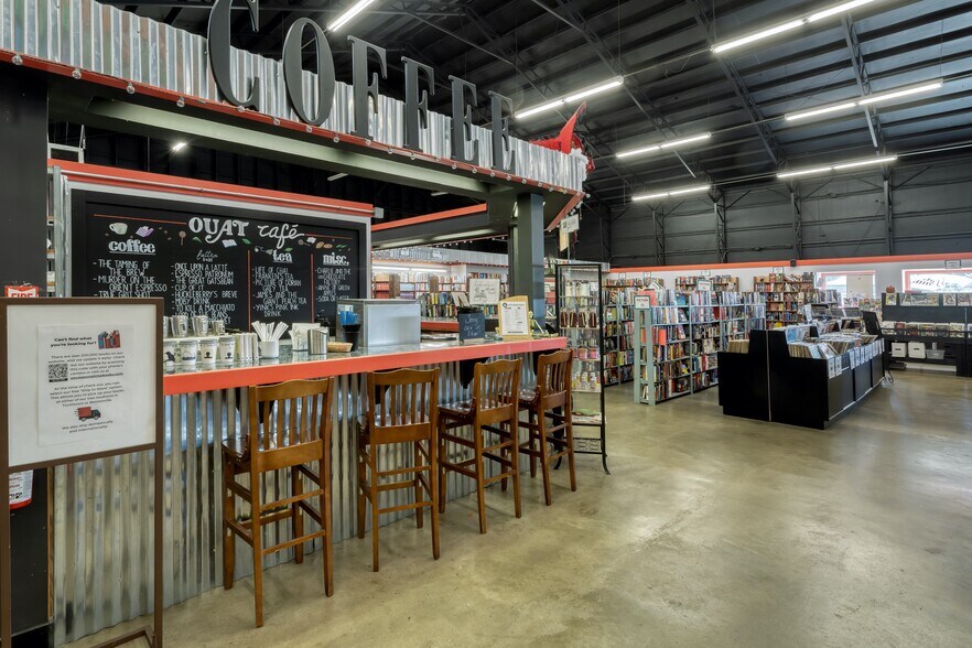 More Photos Of 462 E Henri De Tonti Blvd, Springdale Warehouse For Sale