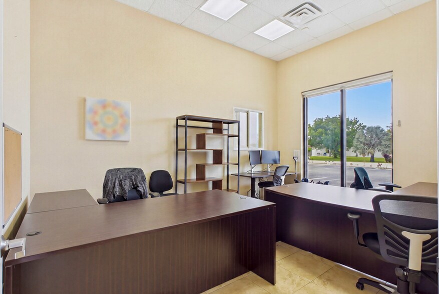 More Photos Of 1010 NE 9th St, Cape Coral Office For Sale
