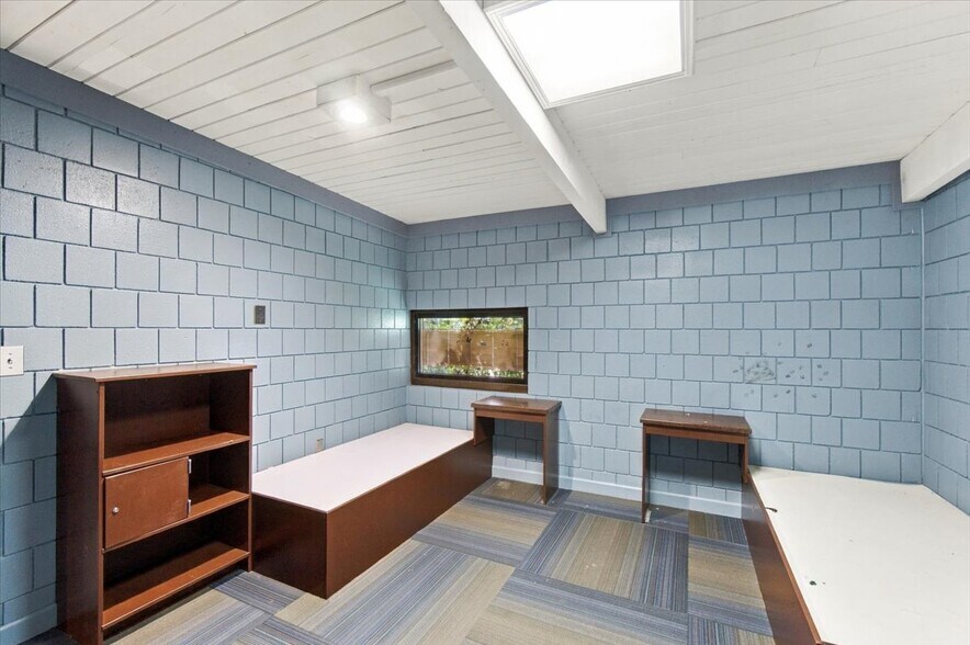 More Photos Of 301 Obetz Rd, Columbus Specialty For Sale