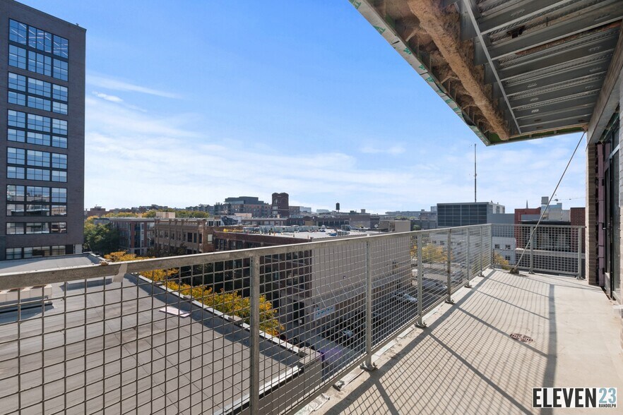 More Photos Of 1123 W Randolph St, Chicago Apartments For Lease